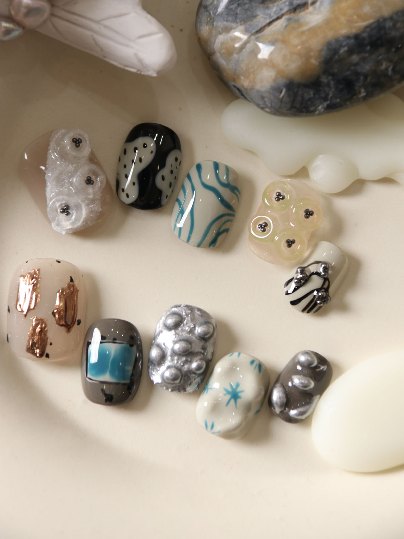 Nail Adhesive Tab - 10 szt. Sztucznych Paznokci Krótkie Czarne