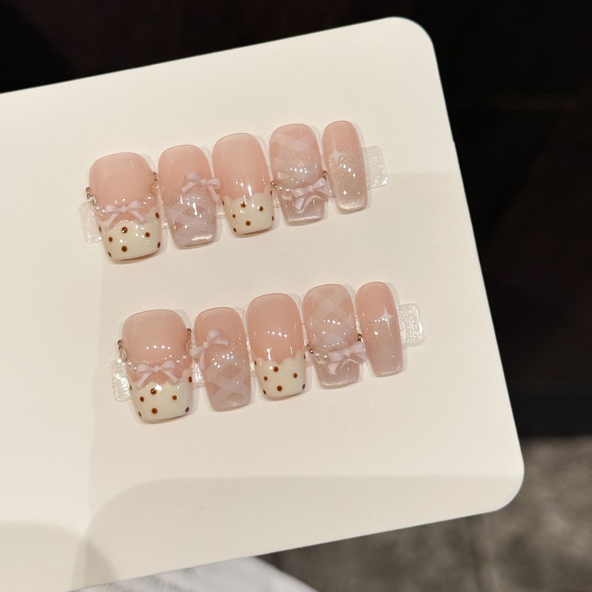 Nail Adhesive Tab - 10 SZT. Luksusowe, ręcznie robione paznokcie